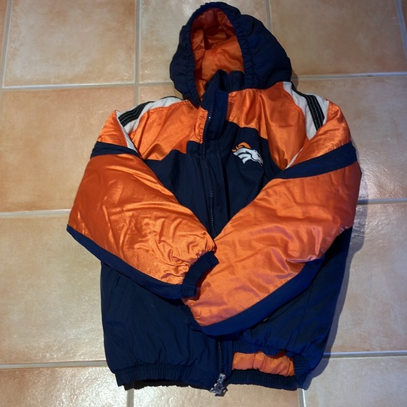 This is a boy’s large jacket. It is 100% polyester. The shell is 100% nylon. - Picture 3 of 6